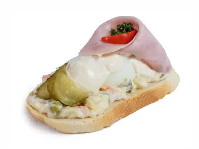 Chlebíček s obloženým vejcem a šunkou