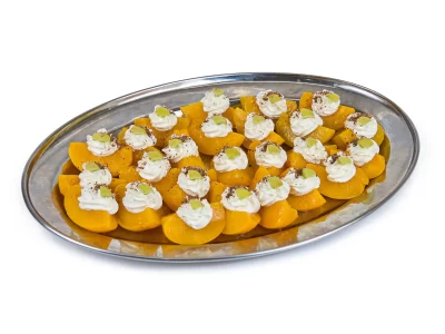 Zdobené plato plněných broskví 1 kg